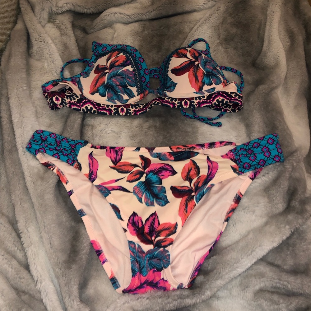 Tropical Bikini Set (top- L, bottom- XL)